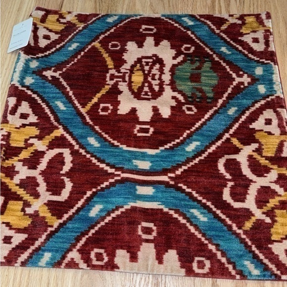 NWT Set of 2 Pottery Barn Zoey Velvet Ikat Print Pillow Covers 18” x 18” - Picture 4 of 7